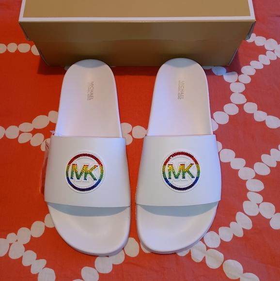 Michael Kors Gilmore Slides - Picture 2 of 14
